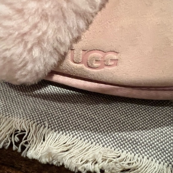Ugg Scuffette Pink Women's Slippers, size 10, GUC, see photos, baby pink, fluffy - Picture 2 of 8